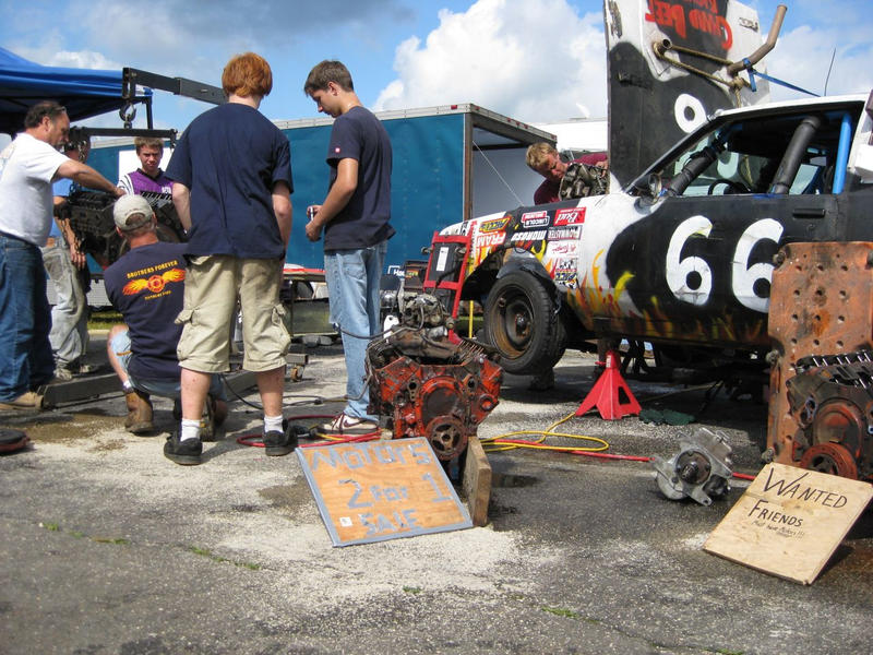 Illustration for article titled The 24 Hours Of LeMons New England 2009 Über Gallery, Part 4